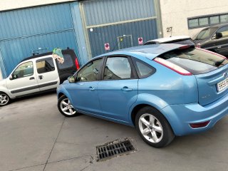 Ford.  Focus  2010