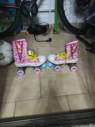 Pattini a rotelle rosa con design zebra