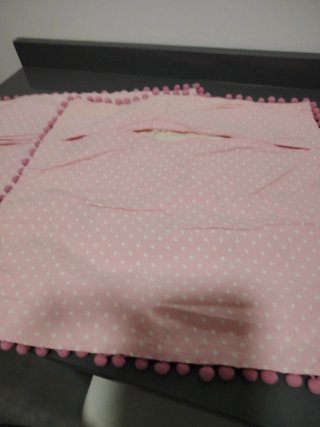 Fundas Cojín Infantil Rosa y Blanco con pompones