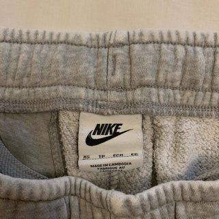 Pantalón chándal gris Nike