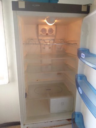 Nevera 2 puertas con congelador abajo