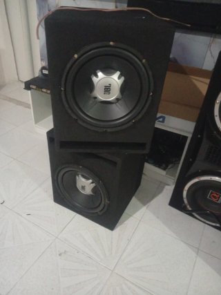 Subwoofer JBL 12 500W RMS con cajón