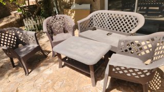 Mesa, banco y sillas de jardín/terraza