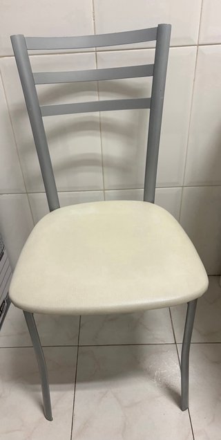 Sillas de cocina y taburete metálico