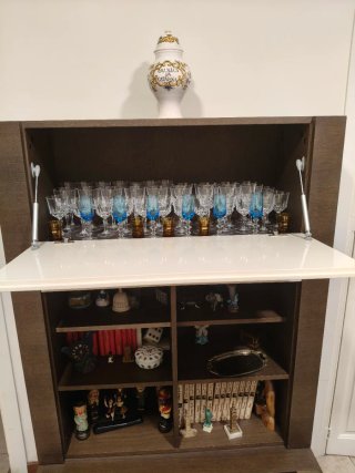 Mueble de comedor de madera