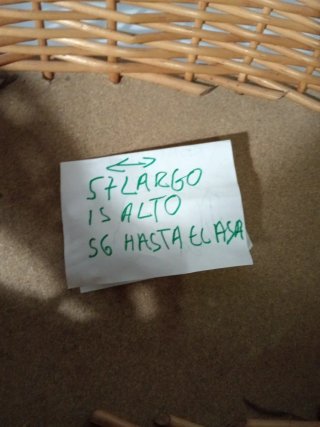 Cesta de mimbre con asa