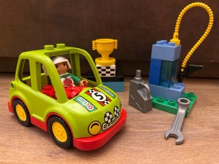 Lego Duplo Coche de Carreras y Accesorios