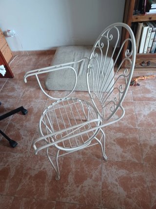 Sillas de metal blancas para terraza