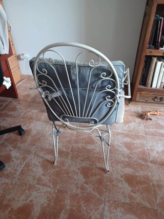 Sillas de metal blancas para terraza