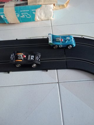 Pista Polistil 1977 con 2 macchinine