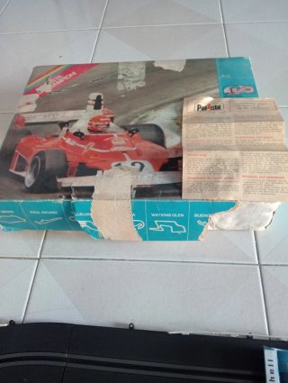 Pista Polistil 1977 con 2 macchinine