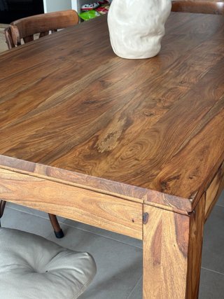 Mesa de madera maciza de Maisons du monde.