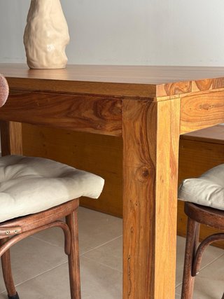 Mesa de madera maciza de Maisons du monde.