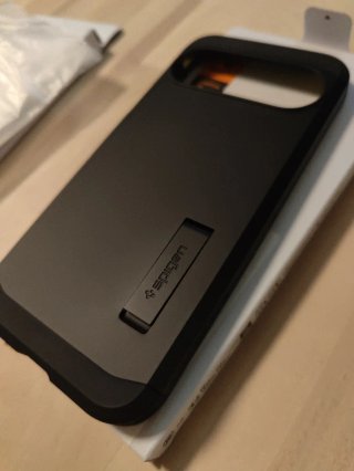 Funda Spigen Tough Armor AI Pixel 10 Pro XL
