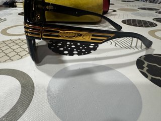 Gafas Gucci Negras y Doradas
