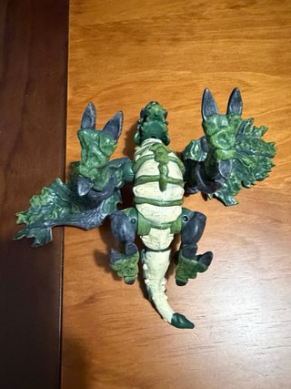 Figura de Dragón Verde Articulado con Alas y Cola