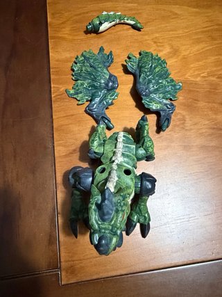 Figura de Dragón Verde Articulado con Alas y Cola