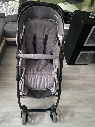 Carrito de bebé gris