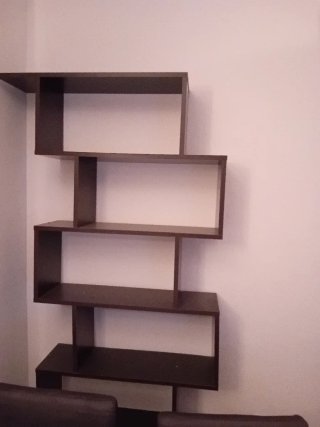 Estantería negra 1.80 REGALO URGE esta atornillado