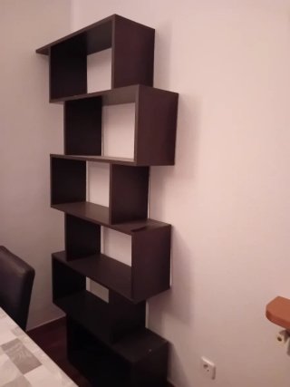 Estantería negra 1.80 REGALO URGE esta atornillado