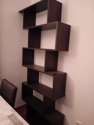 Estantería negra 1.80 REGALO URGE esta atornillado