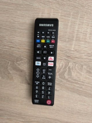 Samsung Smart TV 50 de 2020 con colgador