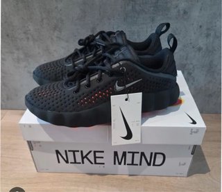 Botas Nike Negras y Naranjas