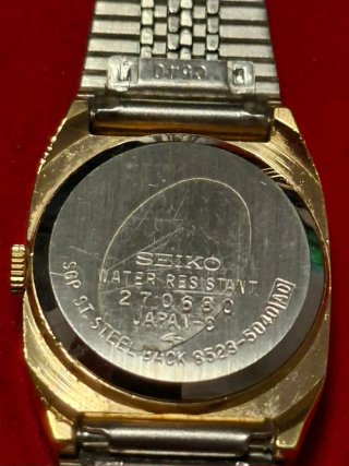 Reloj Seiko Quartz Beige y Dorado