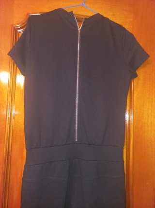 Mono negro con tachuelas