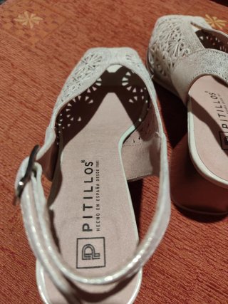 Sandalias Pitillos plateadas-doradas talla 39
