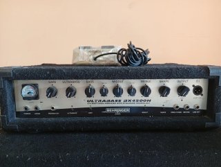 Cabezal y pedal de Bajo Behringer Ultrabass BX4500