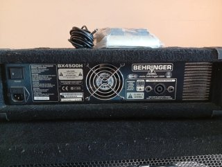 Cabezal y pedal de Bajo Behringer Ultrabass BX4500
