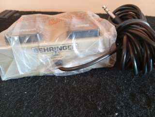 Cabezal y pedal de Bajo Behringer Ultrabass BX4500