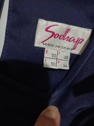 Blusa azul con encaje