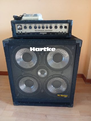 Amplificador Behringer BX4500H y Pantalla Hartke 4