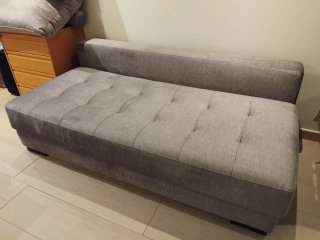 Sofá 2 plazas gris, buen estado Tiene un año