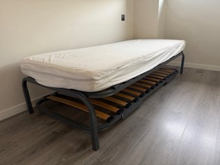 Estructura cama nido con colchones, medidas 80x200