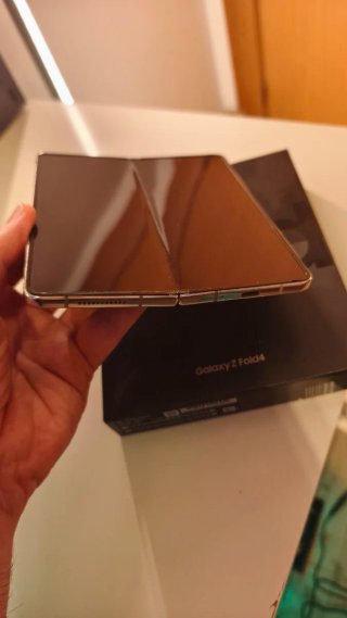 Samsung Galaxy Z Fold 4 Dorado Roto
