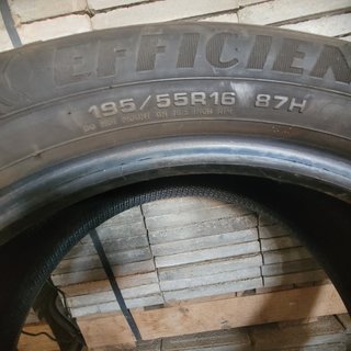 Se vende dos neumáticos Goodyear