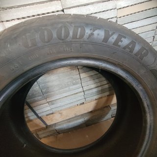Se vende dos neumáticos Goodyear