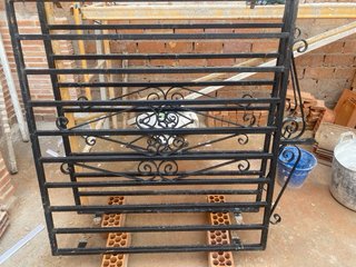 Reja de ventana de hierro forjado dos unidades