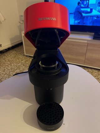 Cafetera Nespresso Vertuo Rojo.
