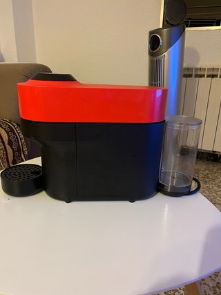 Cafetera Nespresso Vertuo Rojo.