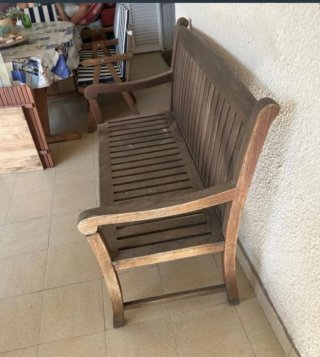Banco de madera teca con cojín rojo