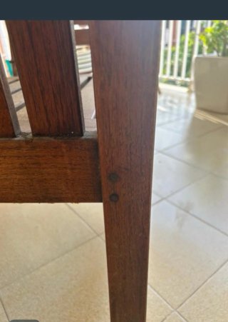 Banco de madera teca con cojín rojo