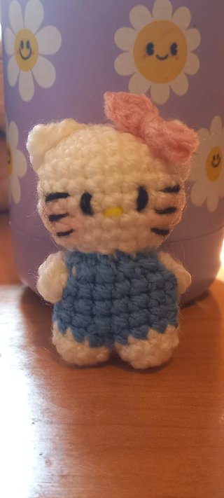 Llavero Hello Kitty tejido a crochet