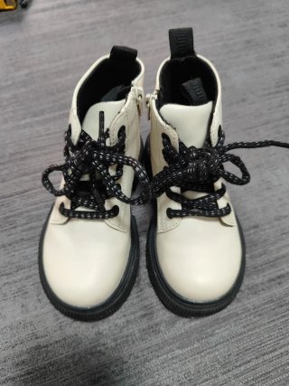 Botines blancos para bebé