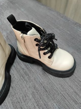Botines blancos para bebé