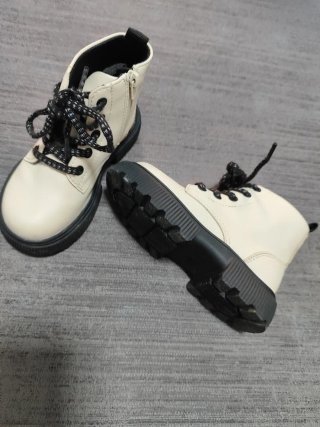 Botines blancos para bebé