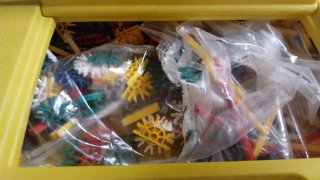 2 Cajas K'nex (Amarilla y Negra)
